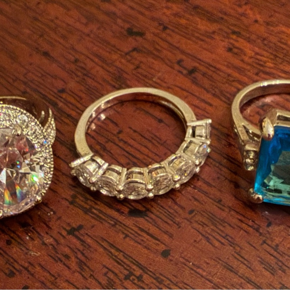 Elegant Silver Ring with Clear Stones